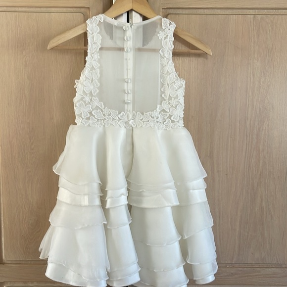 Girl’s pretty white dress size 6-7 - Picture 4 of 7